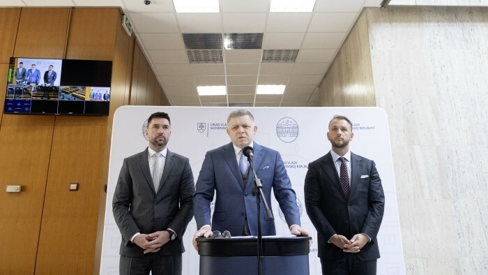 Z mimoriadneho rokovania vlády