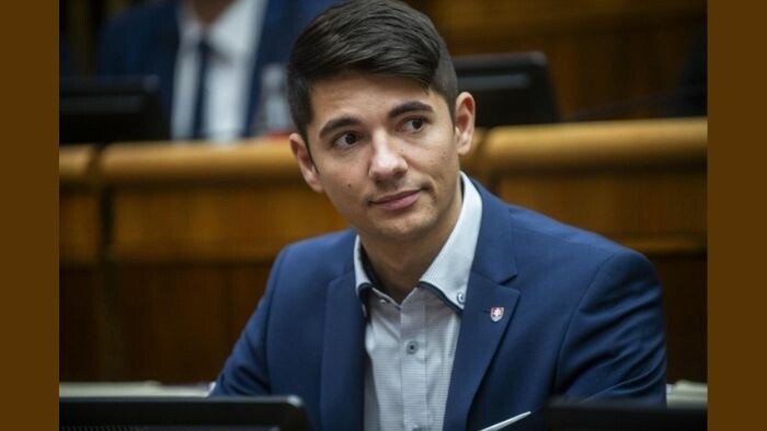 Slovakia considers referendum on defence spending