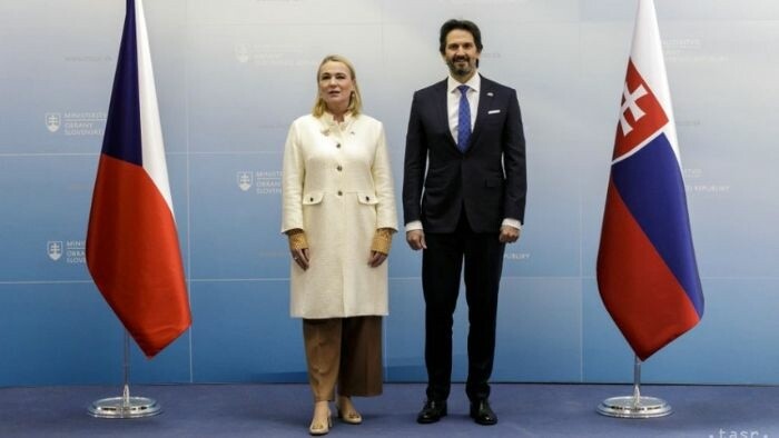 Slovak and Czech Defence Ministers on joint security efforts