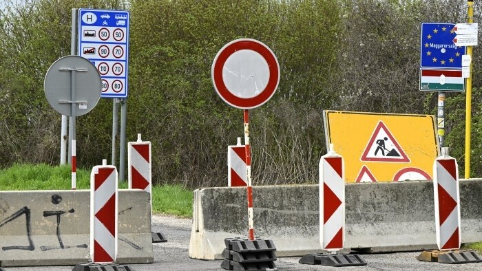 Временно закрыты 16 пунктов пропуска на границе с Венгрией и один с Австрией