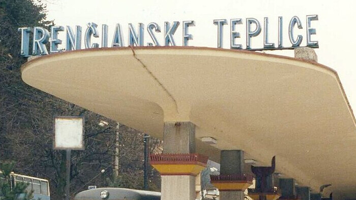 Železničnú stanicu v Trenčianskych Tepliciach získali do prenájmu nadšenci z neziskovej organizácie