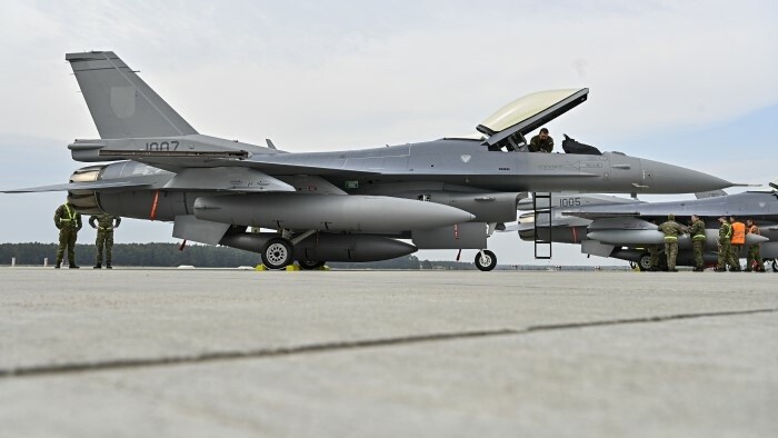 Les deux F-16 sont en Slovaquie