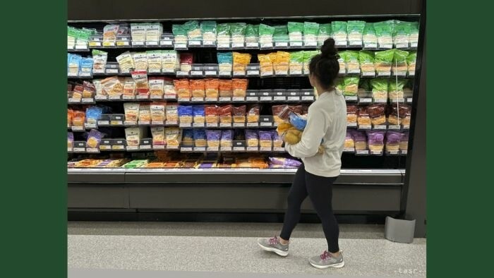 Inflation hits 4% in March, driven by food and beverage prices