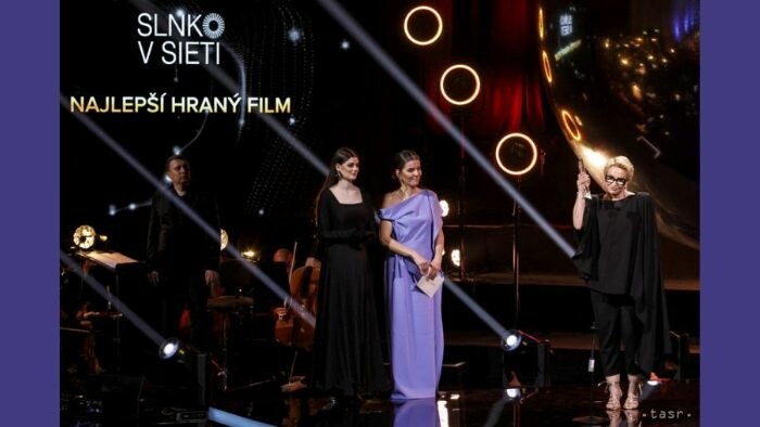 Slovak film awards honor "Waves" and "The Hungarian Dressmaker"