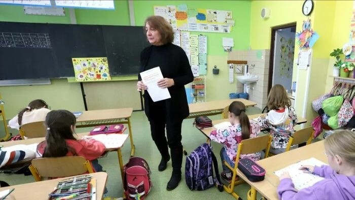 El gobierno aprueba una propuesta para aumentar los salarios de los empleados del sector educativo