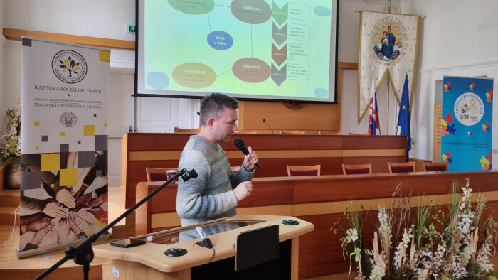 Konferencia o problémoch rodičov autistických detí