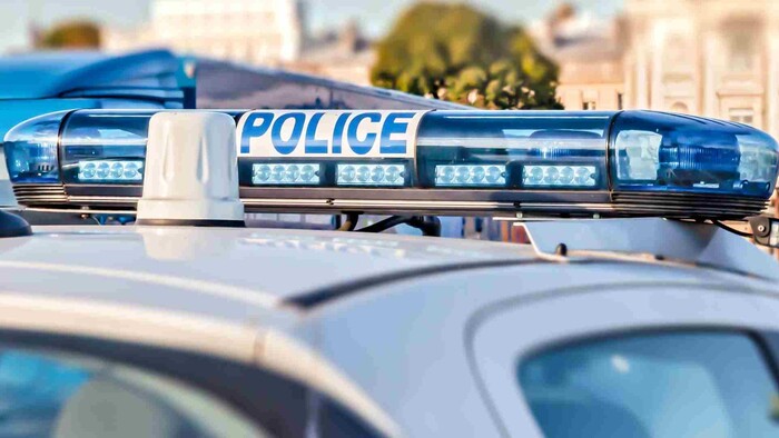 Francúzska polícia dnes podnikla po celej krajine rozsiahle razie