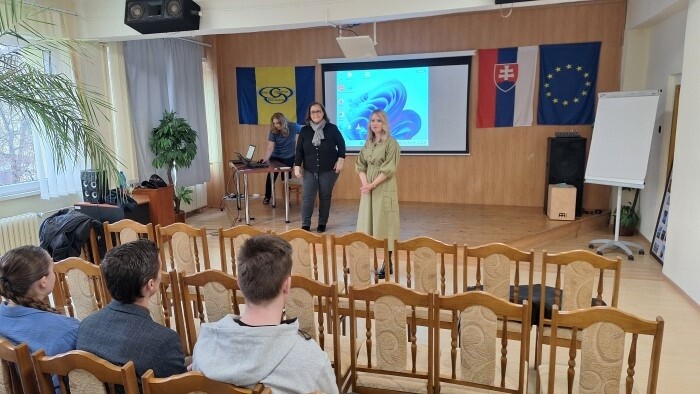 Visitamos el Instituto bilingüe español-eslovaco GPM de Košice
