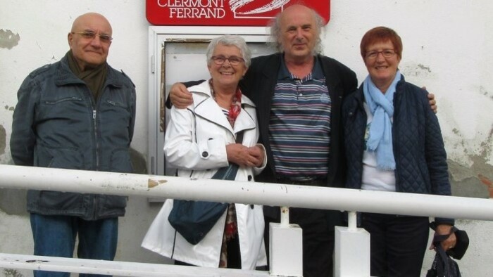 Maguy Roy /2e à gauche/ fidèle auditrice du RDX Auvergne réagit à la présentation de l’ensemble Kesaj Tchave d’Ivan Akimov qu’el