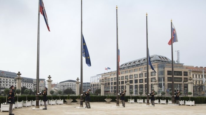 V sobotu bude na Slovensku štátny smútok 