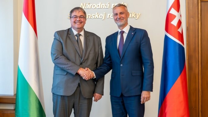 Parlamentschef Raši empfing ungarischen Botschafter Balogh