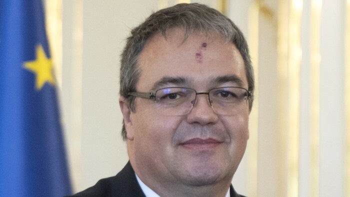 El presidente del Parlamento recibe al embajador de Hungría, Csaba Balogh