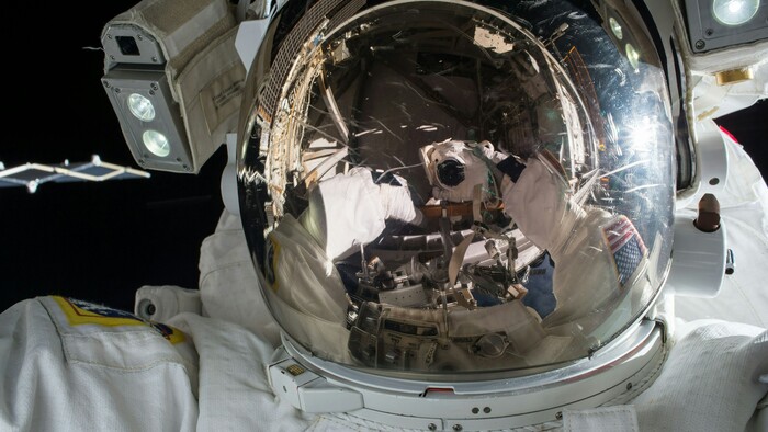 Astronaut vo vesmíre