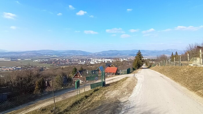 Ostrý vrch a Markovica v okolí Dubnice nad Váhom