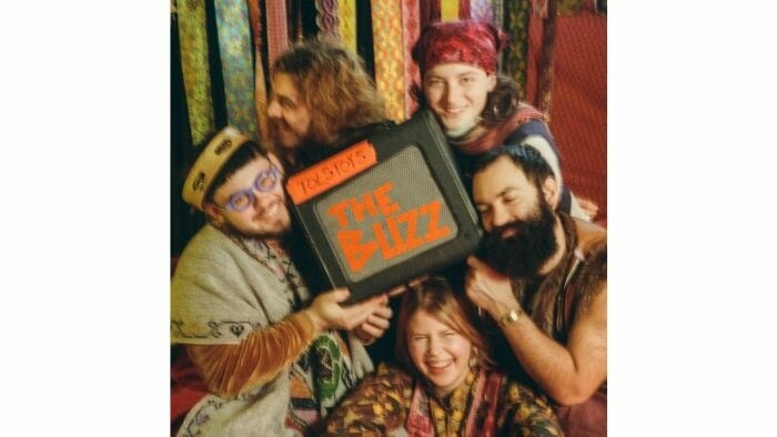Album týždňa: Tolstoys - The Buzz (2025) 