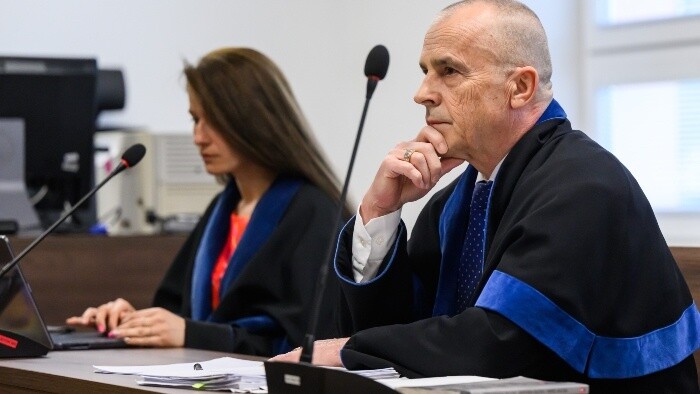 Guvernér Národnej banky Peter Kažimír je vinný