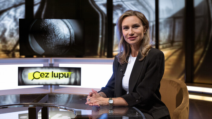 Monika Šebová, Cez lupu