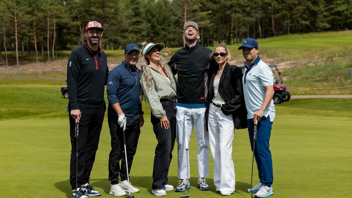 dobrá nálada vládla po celý deň (na foto Rado Rančík, Ľubomír Višňovský, Richard Lintner, Emma Drobná a Katarína Srkala.jpeg