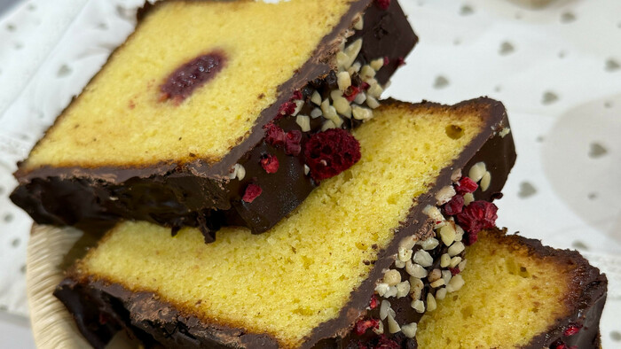 travel cake s malinami a čokoládou z dámskeho klubu.jpg