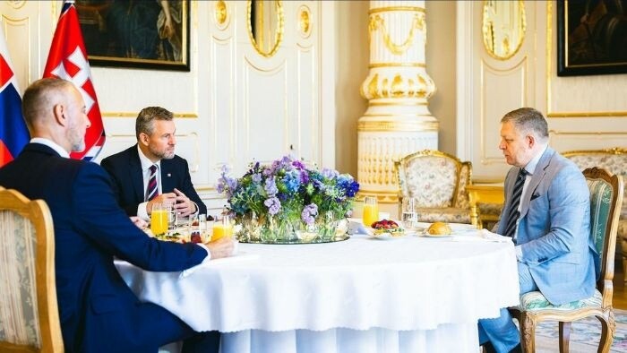 Top constitutional officials discuss domestic and foreign policy