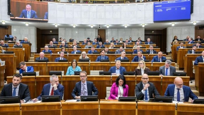 Constitutional amendments debate begins in Parliament