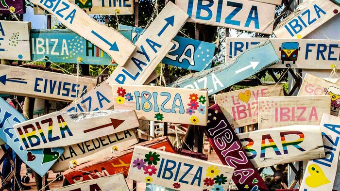 Ibiza obmedzuje prichádzajúce autá