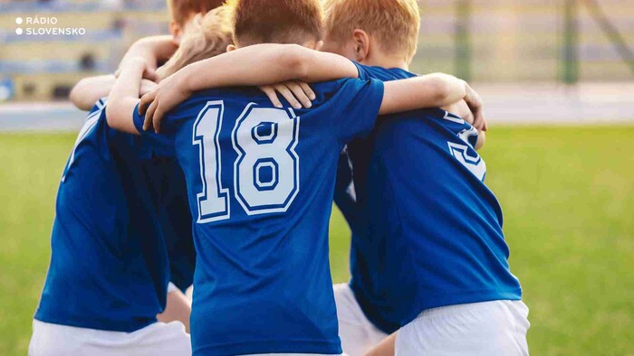 Malí futbaloví fanúšikovia