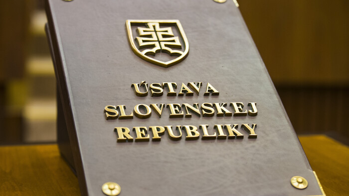 Zmeny v ústave
