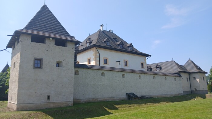 Vodný hrad Hronsek