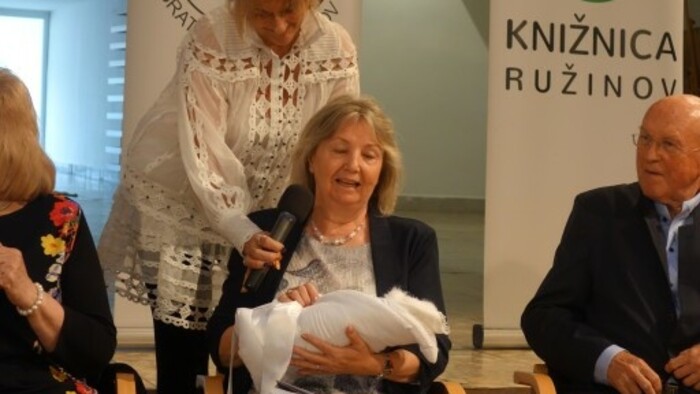 Jana Hauserová na krste knihy Fenomén hlásateľky