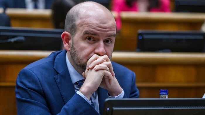 Le Parlement est à nouveau complet