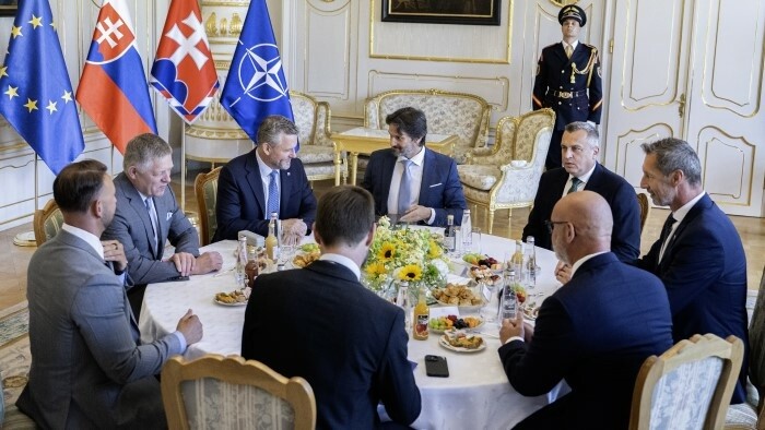 Table ronde avec le Président de la République slovaque 