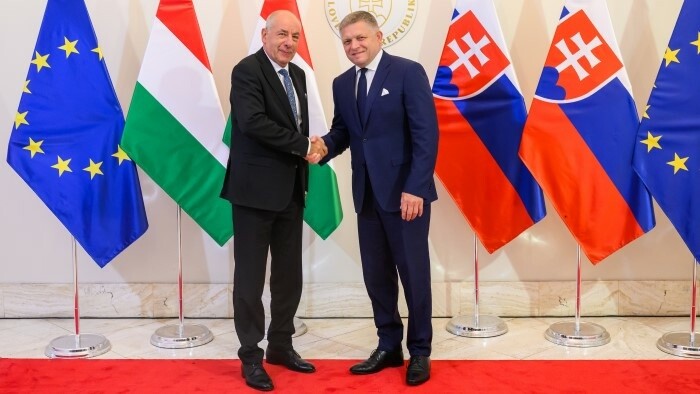 Премьер Фицо провел переговоры с президентом Венгрии Т. Шуйок