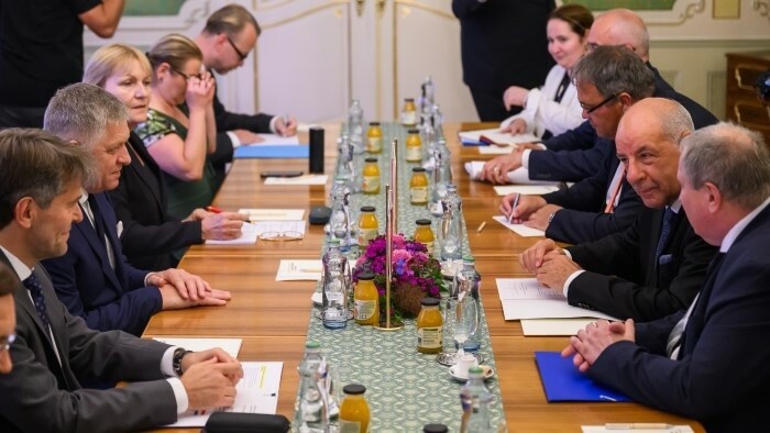 Los más altos representantes del país se reúnen con el presidente húngaro