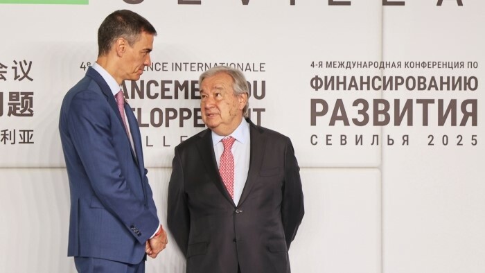 El primer ministro eslovaco mantuvo conversación telefónica con el presidente del Gobierno español 