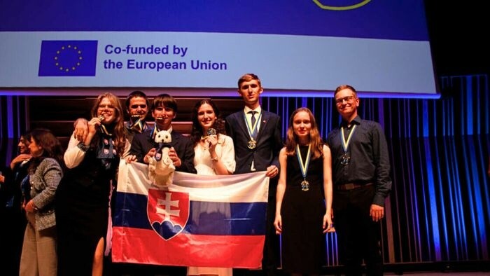 Slovak high schoolers win gold at International Young Physicists’ Tournament
