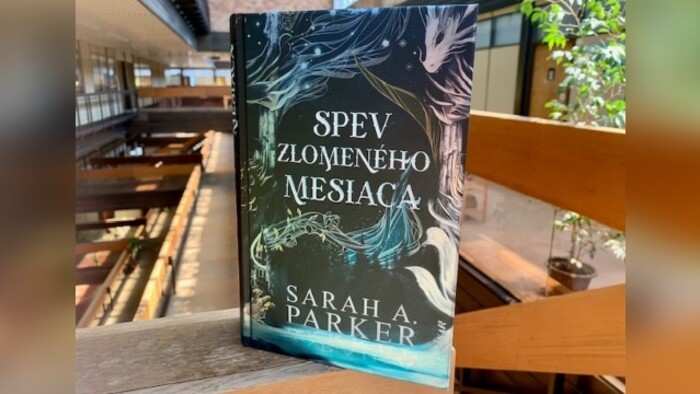 Sarah A. Parker: Spev zlomeného mesiaca 