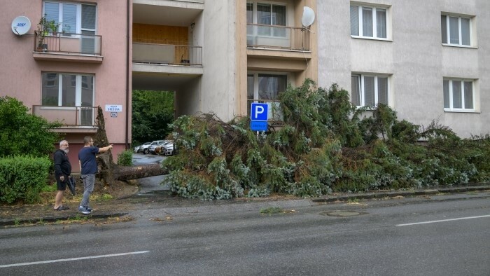 Mimoriadna situácia po búrkach trvá vo viacerých obciach