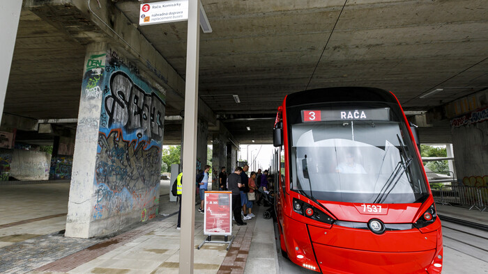 Prvá ranná električka z Petržalky do Bratislavy