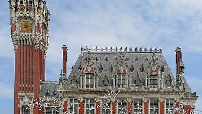 Les_Bourgeois_de_Calais_devant_l'hôtel_de_ville_Braukmann-Wiki.jpg