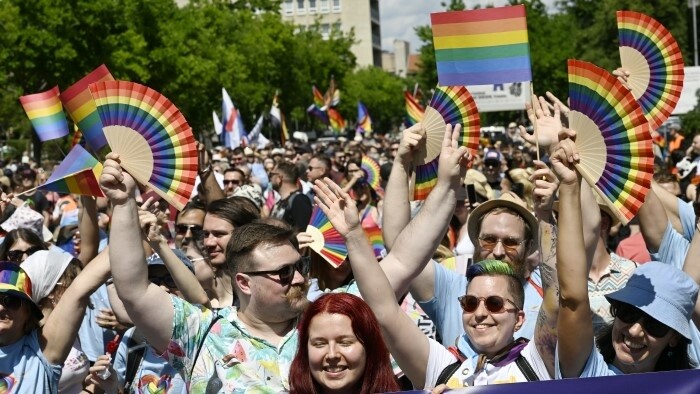 Des rassemblements opposés au centre de la capitale