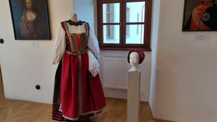 Historische Mode des ungarischen Adels
