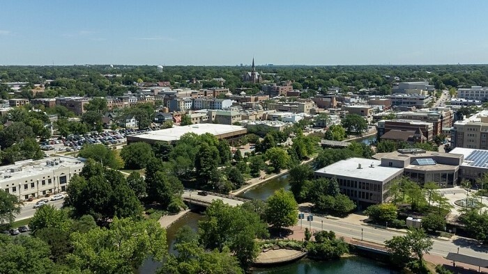 Partnerstädte: Nitra und Naperville