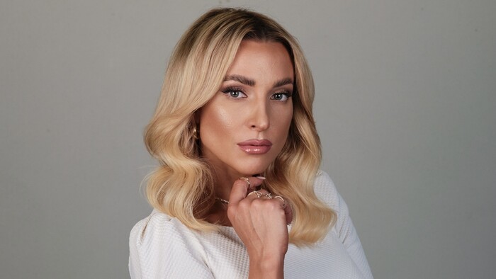 Simona-Simanová- orezaná