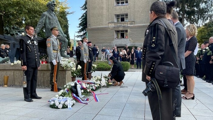 El Día de las Rosas Blancas conmemora la peligrosidad de la minería