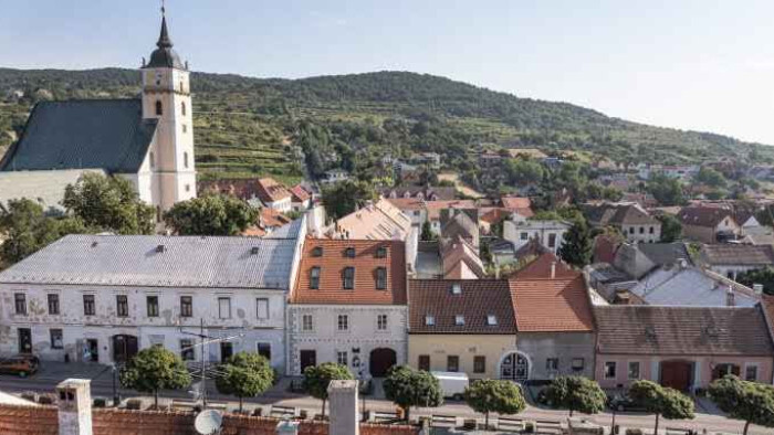 Rekonštrukcie budov a tradičná architektúra v regióne