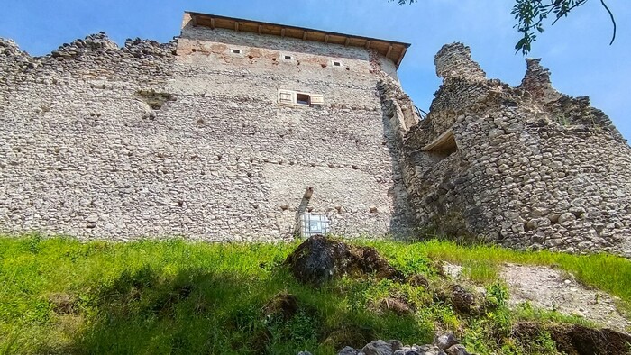 Hrad Uhrovec