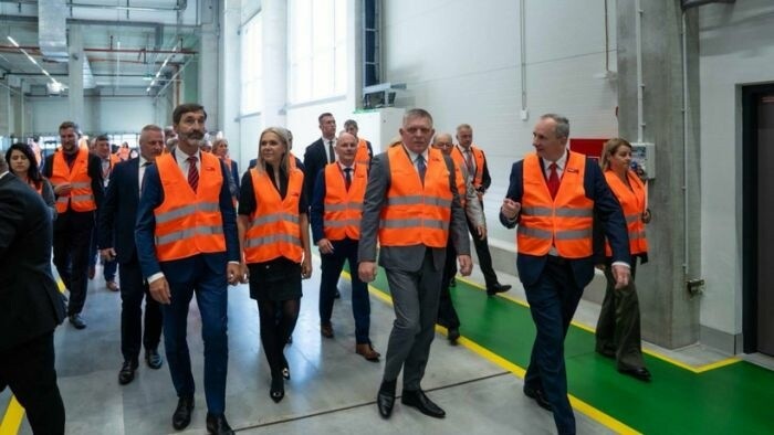 Premier Says Foreign Investment Welcome 