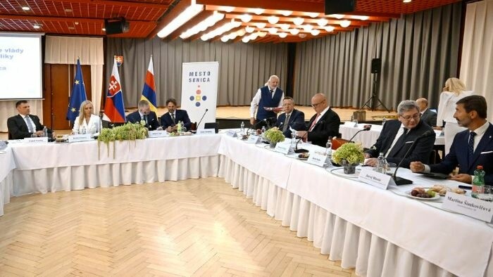 Slovak Government Delays Discussion on COVID-19 Vaccine Analysis