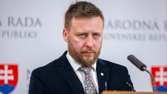 Slovak Government Proxy Refuses to Resign Amid Criticism Over Vaccine Analysis